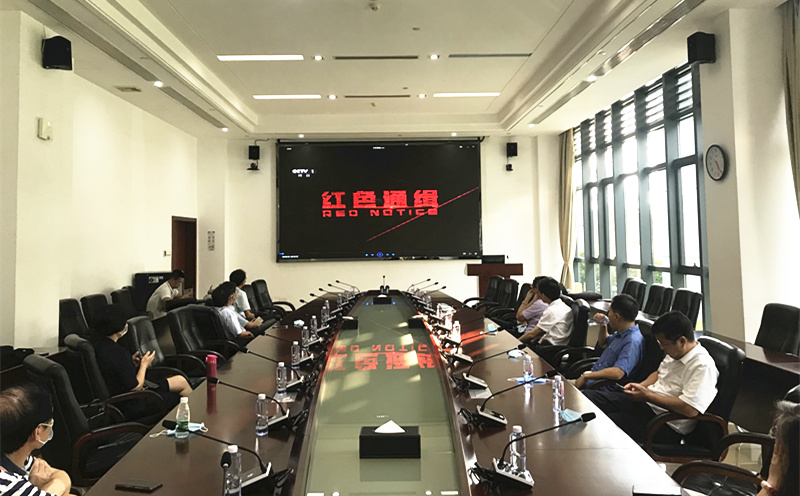 观看《红色通缉》